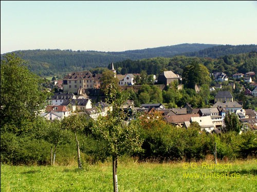 Foto: Stadt Daun Mit Burgwall -Anlage